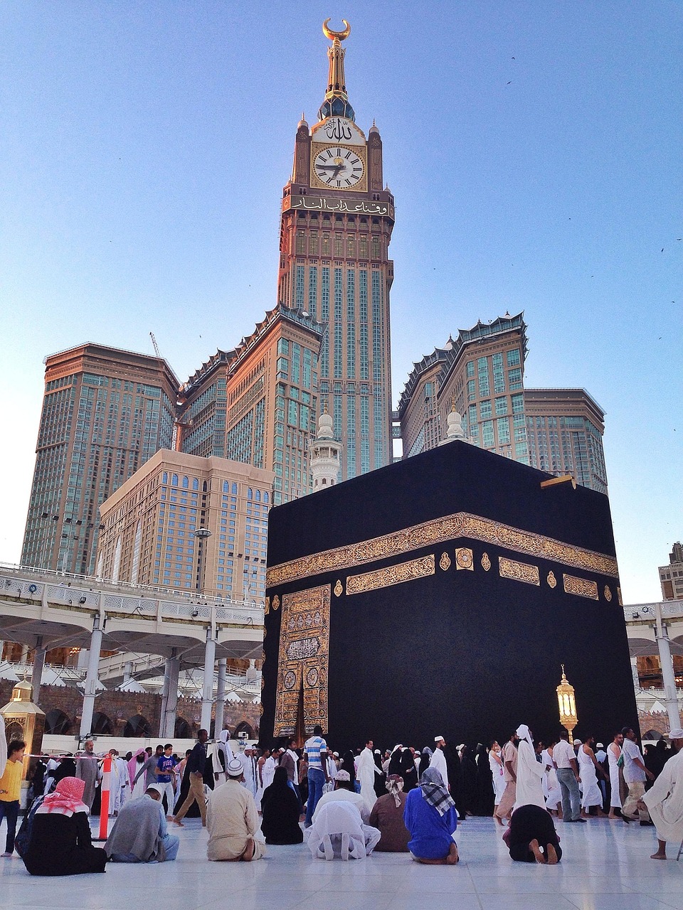 Jamaah melaksanakan tawaf di Masjidil Haram